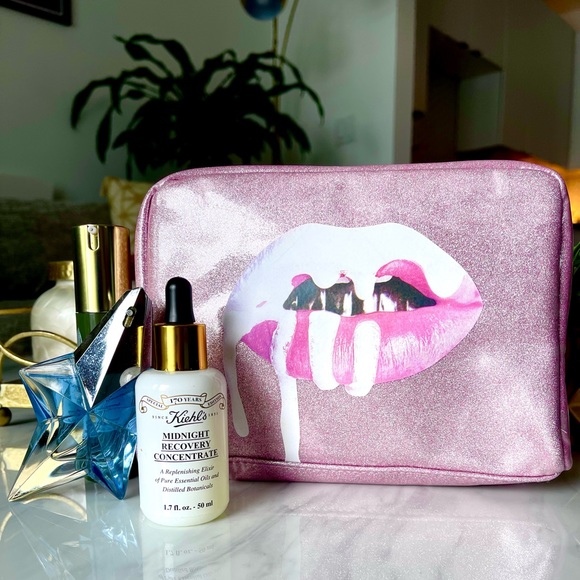 Kylie Cosmetics 2017 THE BIRTHDAY COLLECTION Limited Edition Makeup Bag - Picture 4 of 8